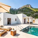 Mertelia Luxury * 키라파나기아