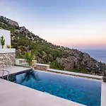 Mertelia Luxury 빌라 키라파나기아
