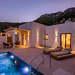 Mertelia Luxury 키라파나기아