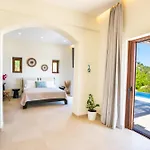 Mertelia Luxury 빌라 키라파나기아