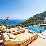 Mertelia Luxury 키라파나기아